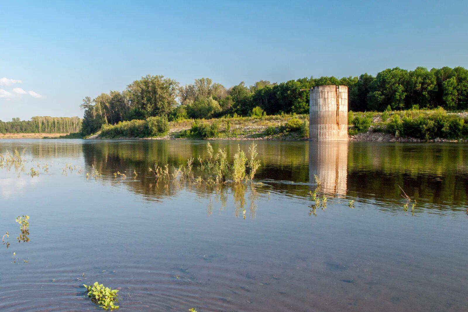 Вода в реках уфы. Северный ковшовый водозабор Уфа. Башня лучевого водозабора Уфа. Южный водозабор Уфа. Нижнеивкино водозабор башня.