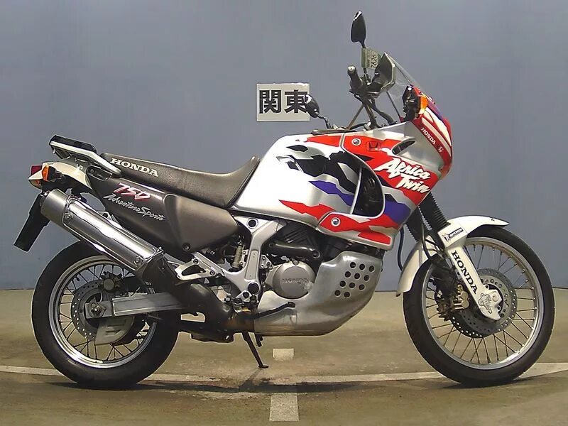 Хонда твин 750 купить. Хонда Африка Твин 750 з. Africa Twin 2001. Хонда Африка варианты двигателя. Africa Twin vs Pan American.