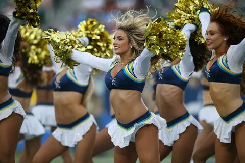 Vollbusige blonde Cheerleaderin - Bilder von frauen