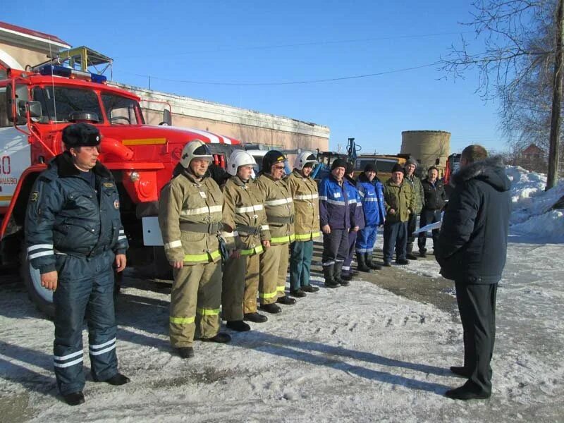 Мчс ирбит. Пч 60. Пч 60. Пч 60 ирбит. Пожарные в пожарной части.