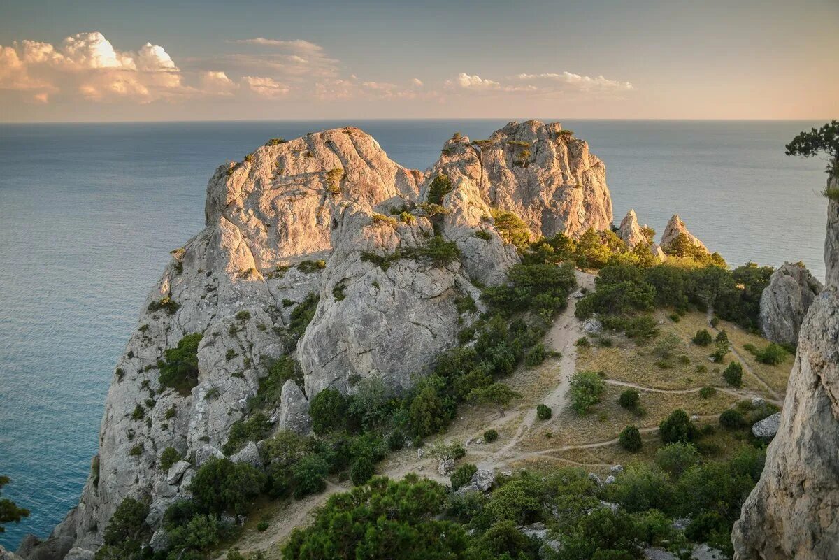 Где лучше всего жить в крыму. Гора караул-оба новый свет. Новый свет Крым гора караул-оба. Гора караул оба, новый свет, Судак..