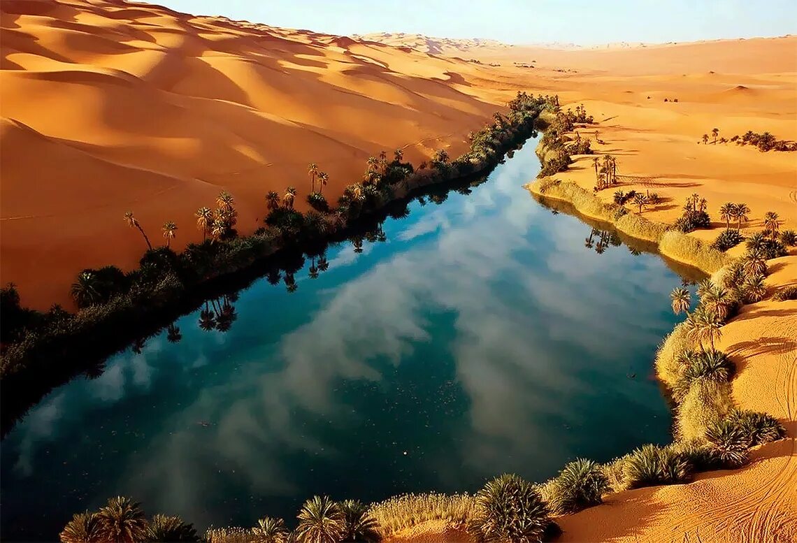 Озеро которое не относится к африке. Оазис Убари Ливия. Пустыня сахара Оазис. Озеро Убари. Пустыня Каракум Оазис.