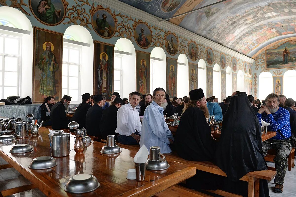 трапезная коломенское музей-заповедник. оптина пустынь братская трапезная. трапез город. монастырская трапезная сергиева лавра. трапез город.