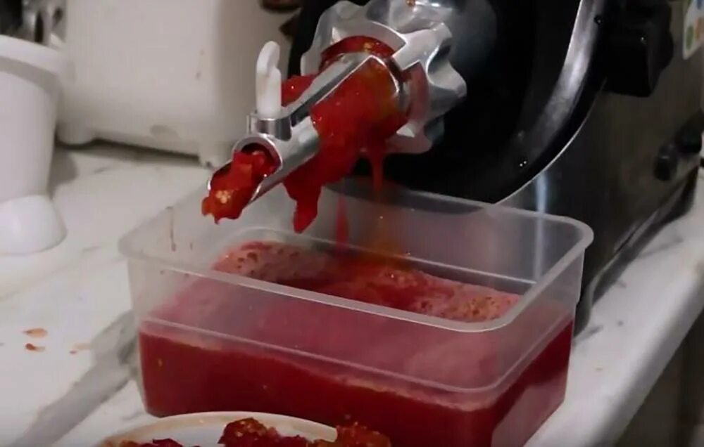 Сидр через мясорубку. Томатный сок через мясорубку. томатный сок через соковыжималку. томатный сок через мясорубку на зиму. томатный сок на зиму через соковыжималку.