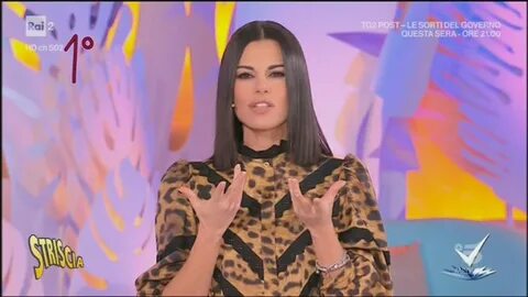 Moda caustica, i look peggiori visti in tv - Striscia la notizia 