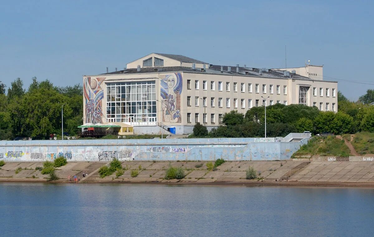 Киров закамск. Дворец культуры им Кирова Пермь. Дворец Кирова Пермь Закамск. ДК Кирова Пермь. Кировоградская 26 Пермь.