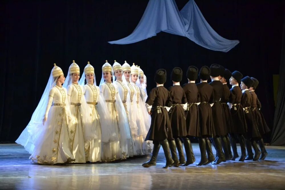 ансамбль зори майкопа. танец зори майкопа. ансамбль нальмэс адыгея майкоп. адыгский ансамбль нальмес. нальмэс майкоп ансамбль.
