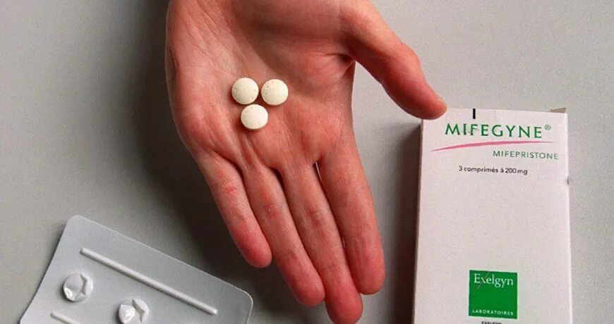 Таблетка для прерывания беременности аборт. Медикаментозный оборо. Мифегин.