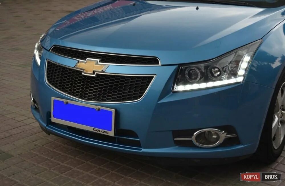 Дхо шевроле круз. Chevrolet Cruze фары. Cruze 2009 Front. ДХО Шевроле Круз 2009. Передние фары Шевроле Круз.