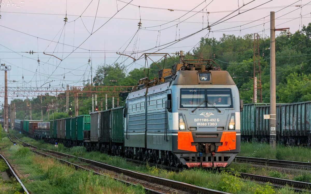 1м 11. Вл11 электровоз. Вл11м5. Вл80с станция Бамовская. Вл11 электровоз грузовой.