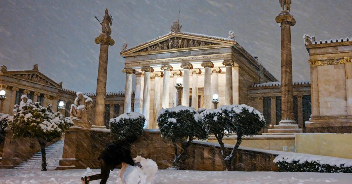 Зима в афинах. Погода в афине. Афины климат. Снег в афинах. Афины температура по месяцам.