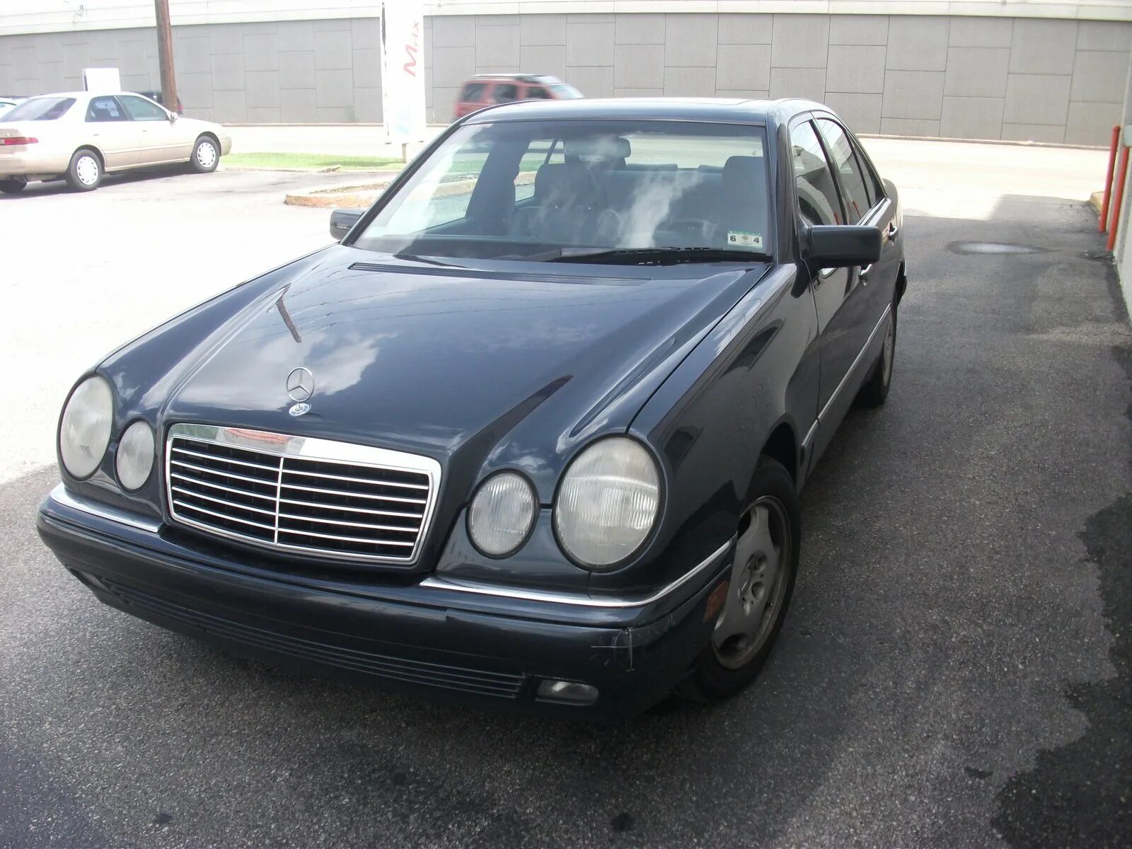 Купить б/у Mercedes-Benz C-Класс I (W202) Рестайлинг 180 1.8 MT (122 л.с.) бензи