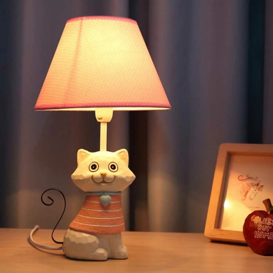 Настольная лампа lamp. Настольная лампа. красивые настольные лампы. детская настольная лампа. настольная лампа в комнате.