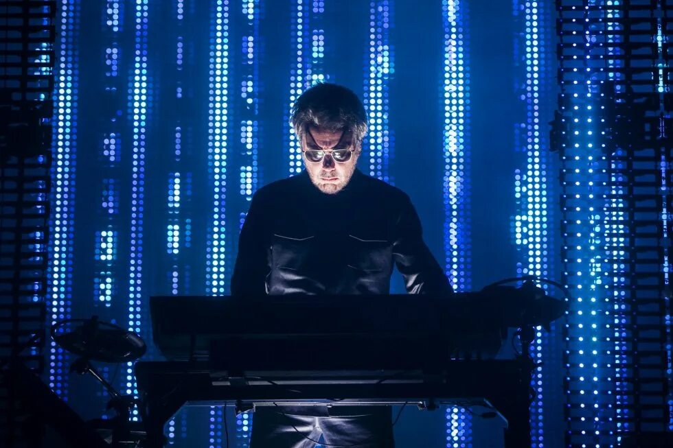 Jean michel jarre versailles 400 live. Jean Michel Jarre 2022. Jean Michel Jarre синтезаторы .. Jean Michel Jarre 2024.