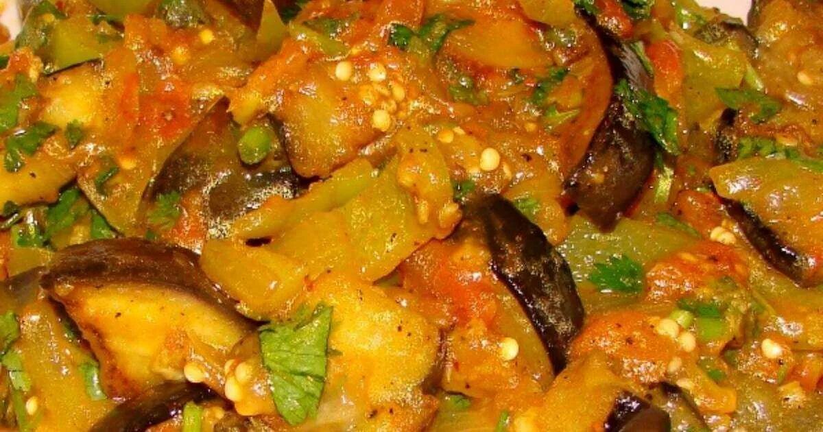 Баклажаны с грибами. Блюдо из баклажанов мяса перца. Блюдо из баклажанов мяса перца. Баклажаны в соусе. Китайская кухня баклажаны с мясом.