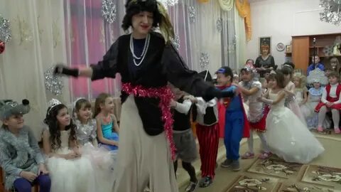 Выход бабы яги на новогоднем утреннике