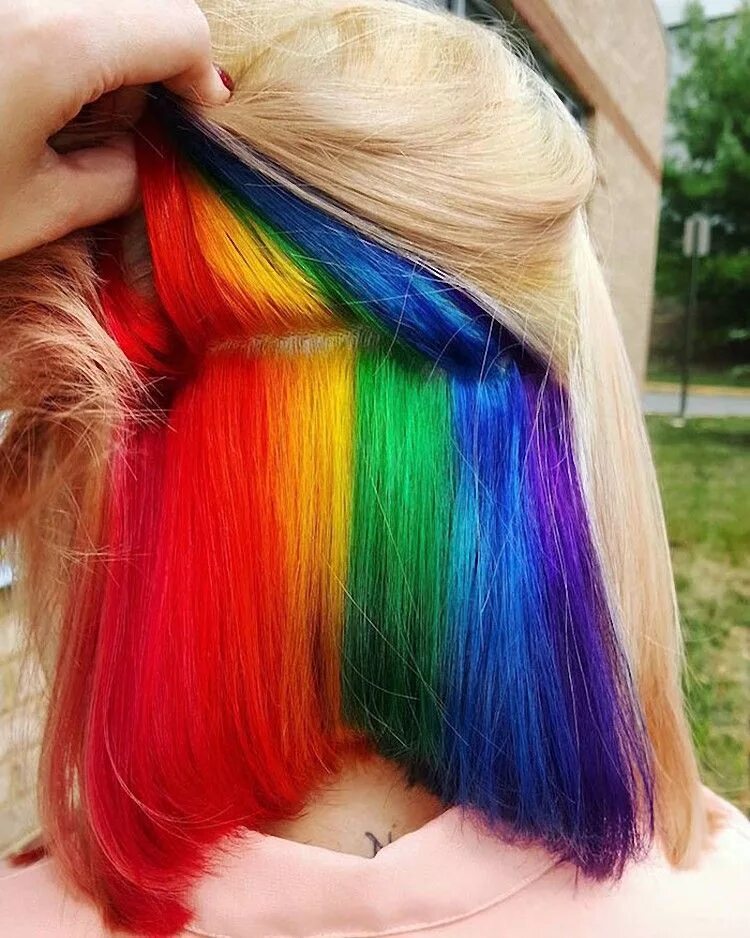 Рядом с цветным. Рейнбоу Хаир. Радужные волосы. Разноцветное окрашивание волос. Яркое окрашивание волос.