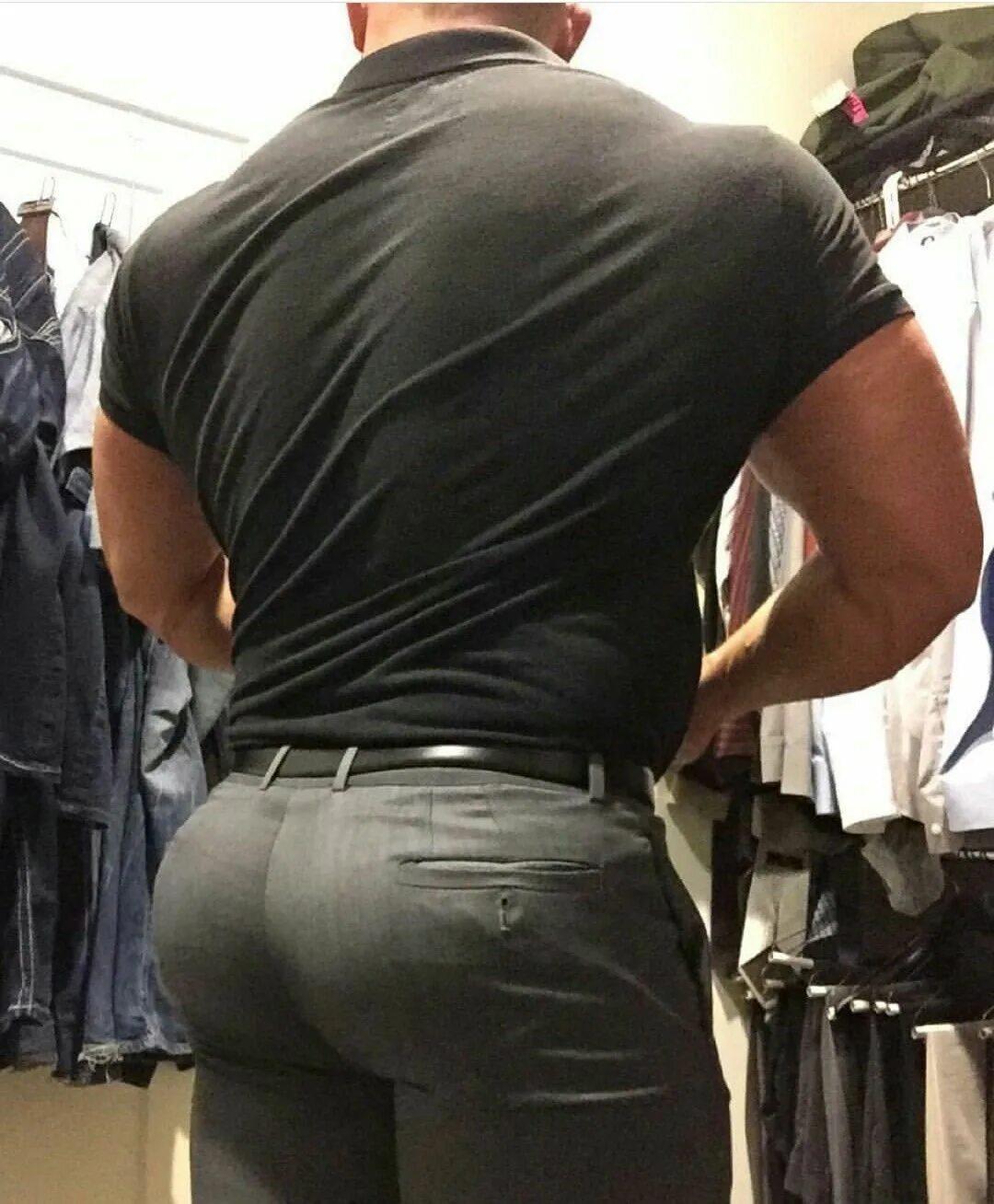 Мужчины с большой попой. Chris hatton booty. Мужчины с большой попой. Мужские попы в брюках. Самая красивая мужская задница.