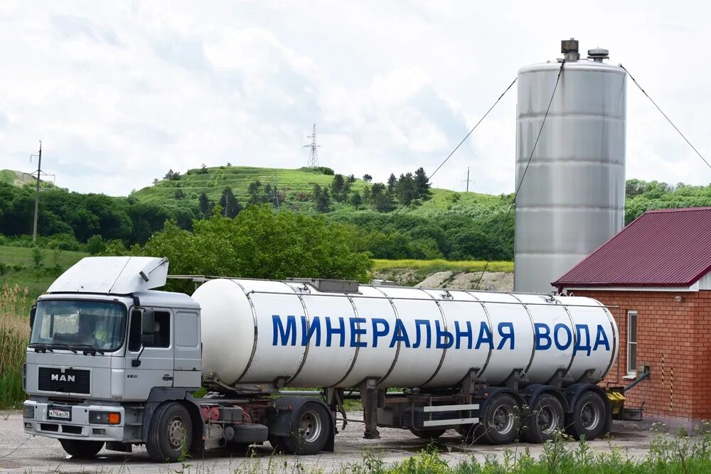 Новотерский завод минеральной воды. Цистерна минералки. Ставропольский край добыча Минеральные воды. Производство Новотерской минеральной воды.