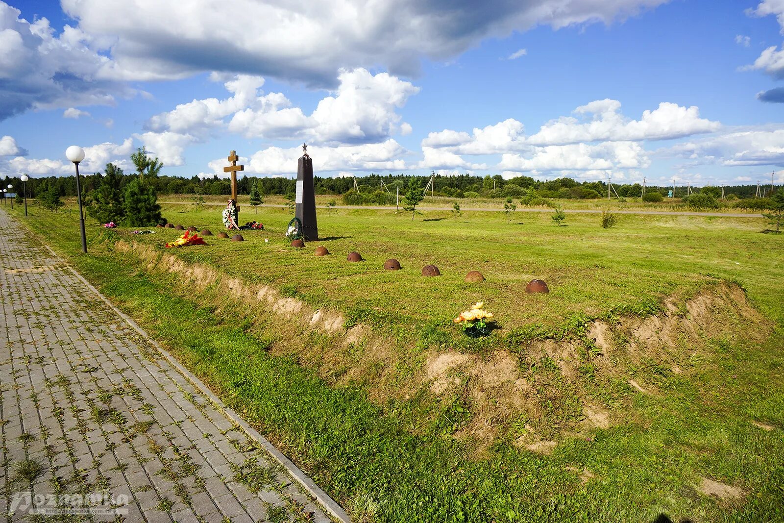 Богородицкая вяземский. Мемориальный комплекс Богородицкое поле. Богородицкое поле мемориал. Богородицкое поле Вязьма. Поле памяти Вязьма Богородицкое.