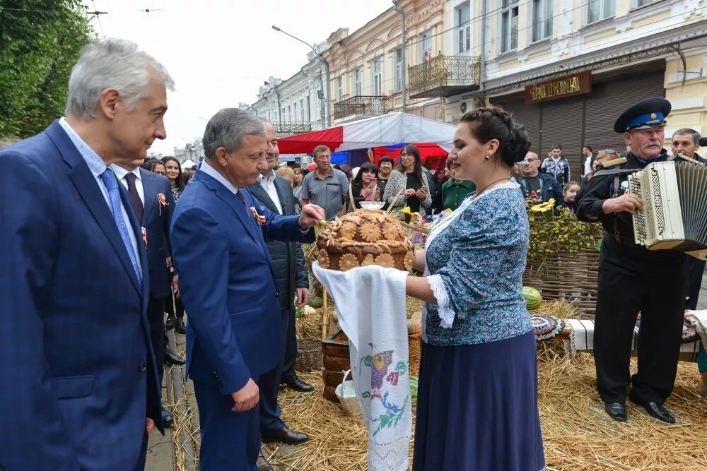 Новости осетии 15. День города Владикавказ. Праздники в Владикавказе. С днем города и Республики Владикавказ. Алания Осетия день города.