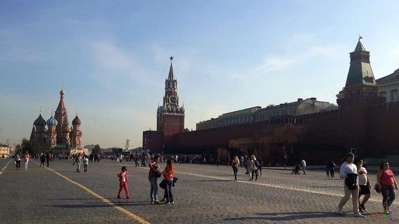 Достопримечательности можно увидеть на красной площади. Красная площадь 31. достопримечательности кремля и красной площади. туристы на красной площади. район в москве возле красной площади.
