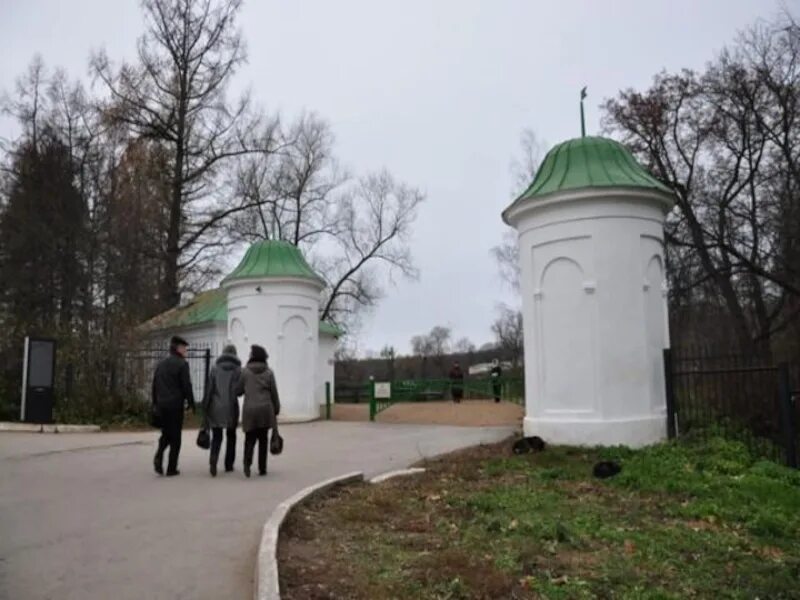 Экскурсия в ясную поляну. Ясная поляна тула башни. экскурсия по ясной поляне толстого. башни въезда ясная поляна толстого. ясная поляна башенки ясной поляны.
