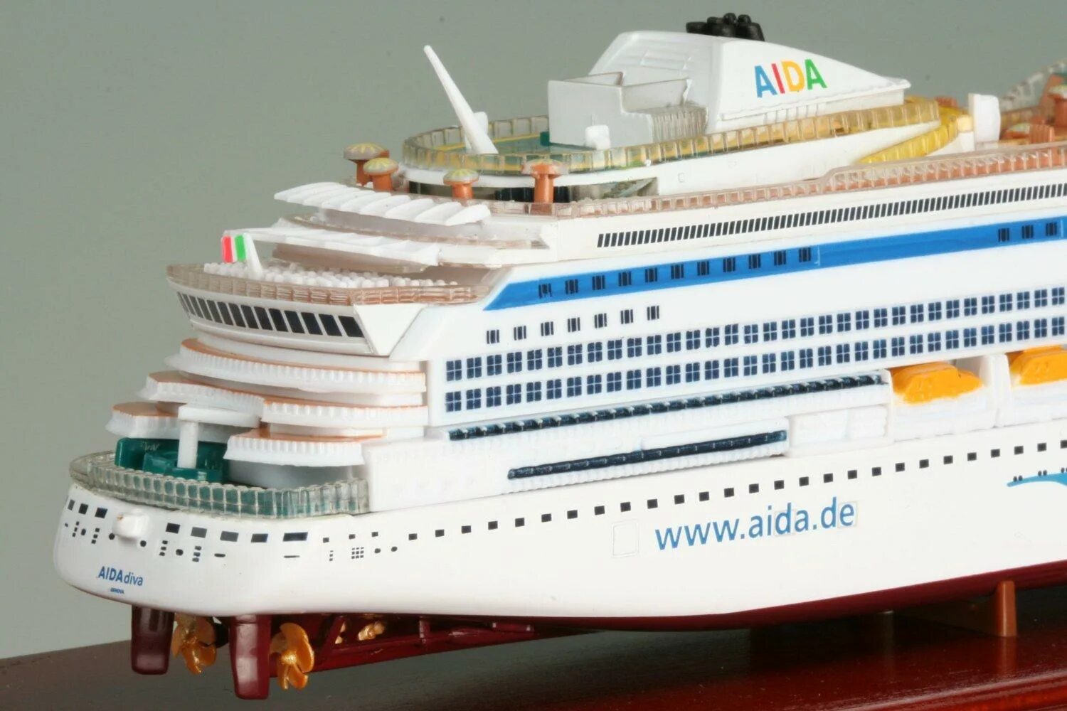 Модель лайнера. Сборная модель круизного лайнера. модель лайнера aida. лайнер посейдон модель. масштабная модель круизного лайнера.
