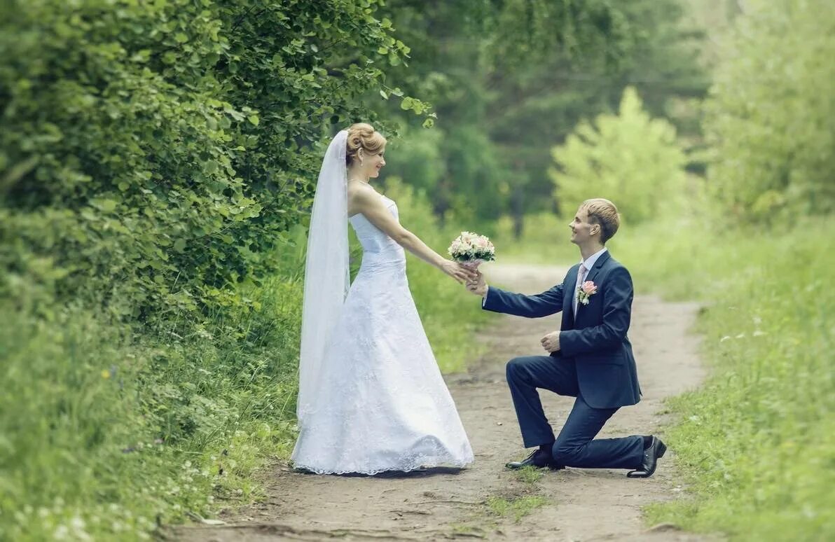 Свадебные идеи летом. Свадебная фотосессия. фотосессия свадьбы летом. свадебная фотосессия на природе. фотосессия жениха и невесты на природе.