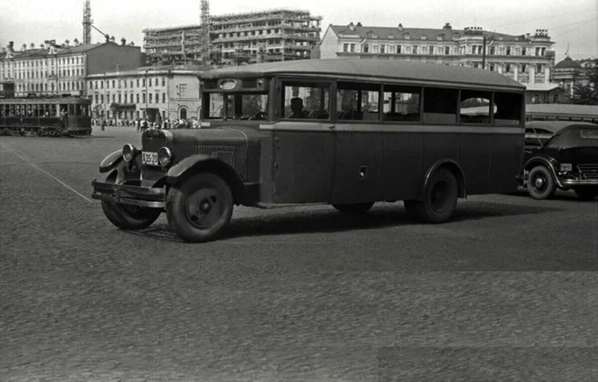 Автобус движение первых. Амо-4 автобус. автобус ссср 1930х. амо-4 люкс. зис 1930.