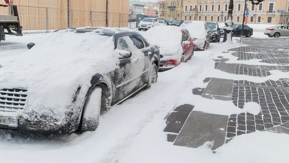 Небольшой снег. Санкт петербурга завален снегом. Зимние сугробы. Санкт петербурга завален снегом. Выпал снег.