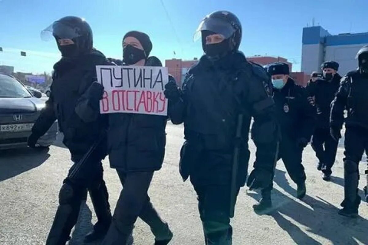 Протесты против Украины. Митинги против войны с Украиной. Антивоенные протесты в Москве. Протесты в России против войны. Митинг зачем