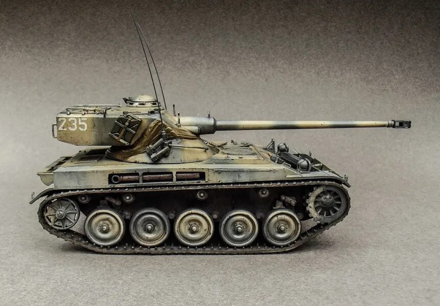 Amx 13 оборудование. Amx 13 75. танк амх 1375. amx 13 75 1-35. амикс 13 75.