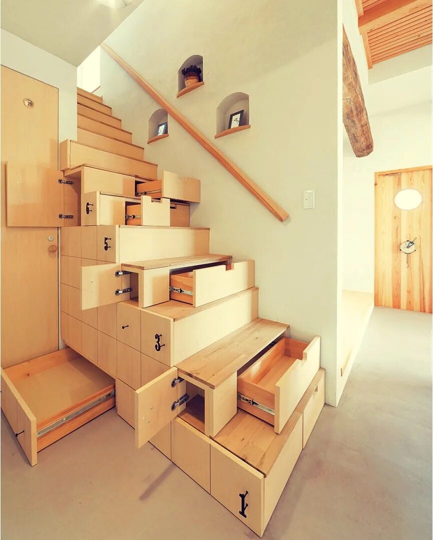 Создать на дому маленькую. Необычные решения в интерьере. Интересные дизайнерские решения. Дизайнерские идеи для дома. Лестница с ящиками в ступеньках.