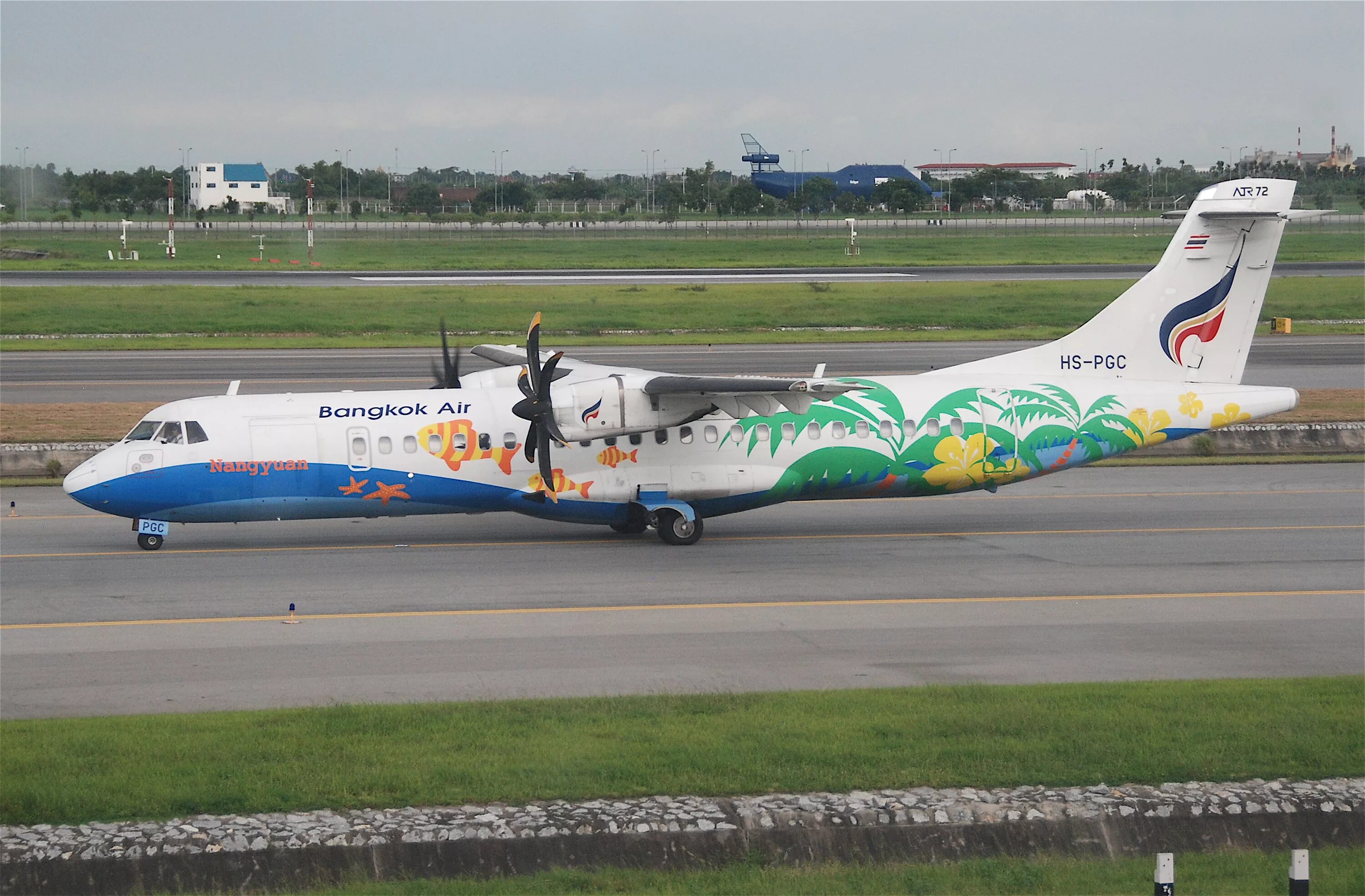 Бангкок авиарейс. ATR 72 Bangkok Airways. Bangkok Airways самолеты. Винтовые самолёты БАНГКОКАЙР. Авиапарк Бангкок Эйр.