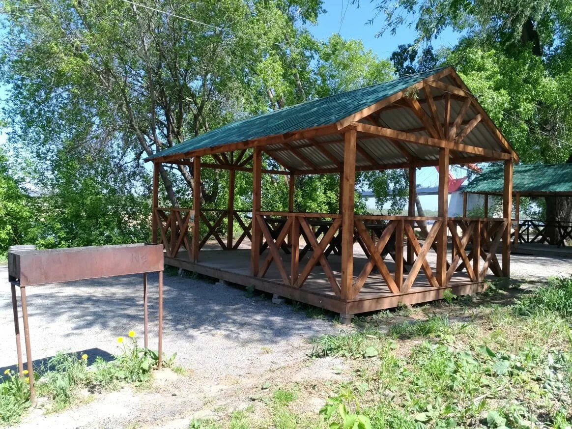 Серебряный бор парк беседки. Заельцовский парк беседки с мангалом. Бугринская гавань беседки. Беседка на 20 человек. Бугринская роща новосибирск беседки.