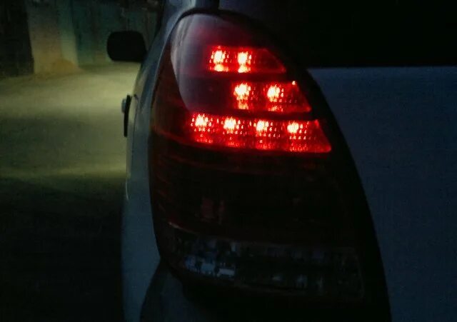 Как разобрать задние стопы. Лампы стоп сигнала toyota rav4 2014 года. фонарь задний toyota corolla fielder. toyota spacio 121 задние фары. led стоп сигналы toyota progres.
