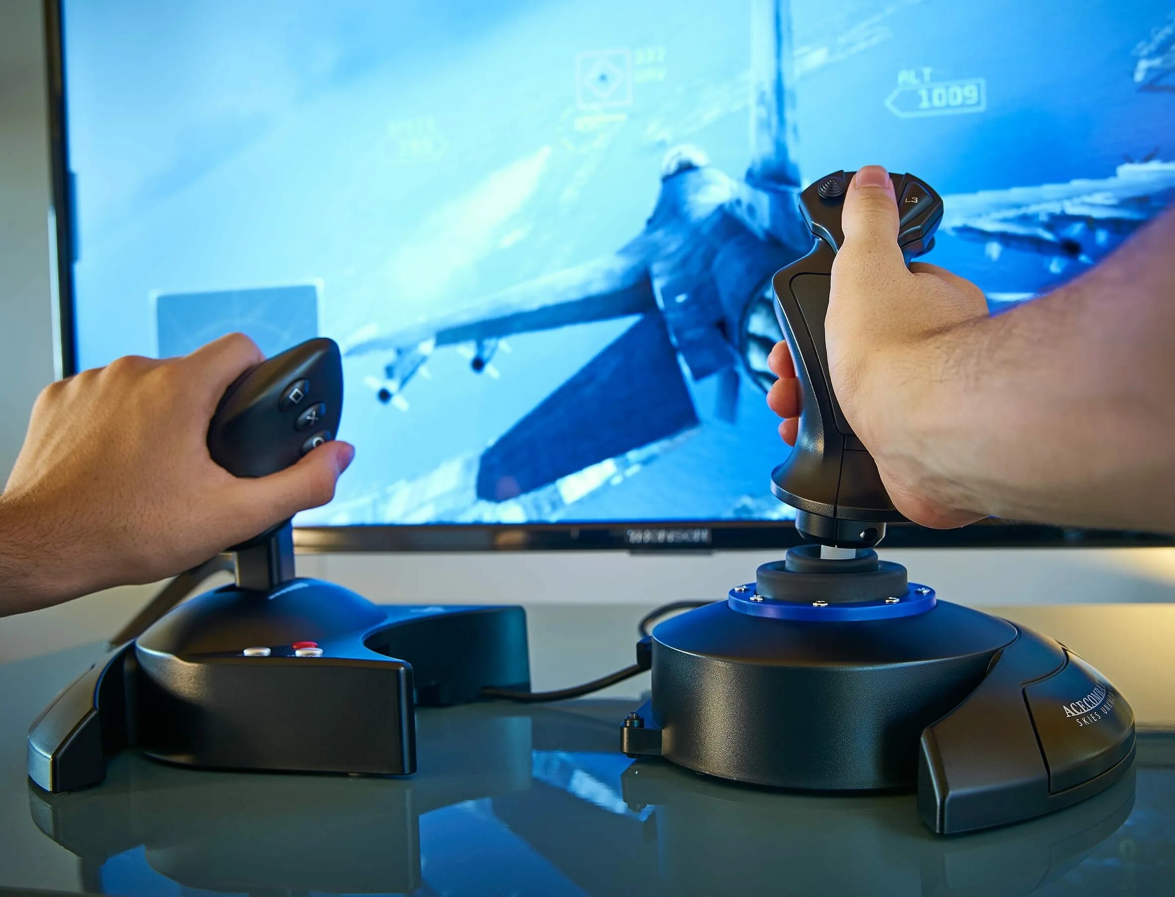 Движение джойстиком. Джойстик Трастмастер. T Flight Hotas 4 Ace Combat 7. Thrustmaster t Flight. Thrustmaster Hotas 4.