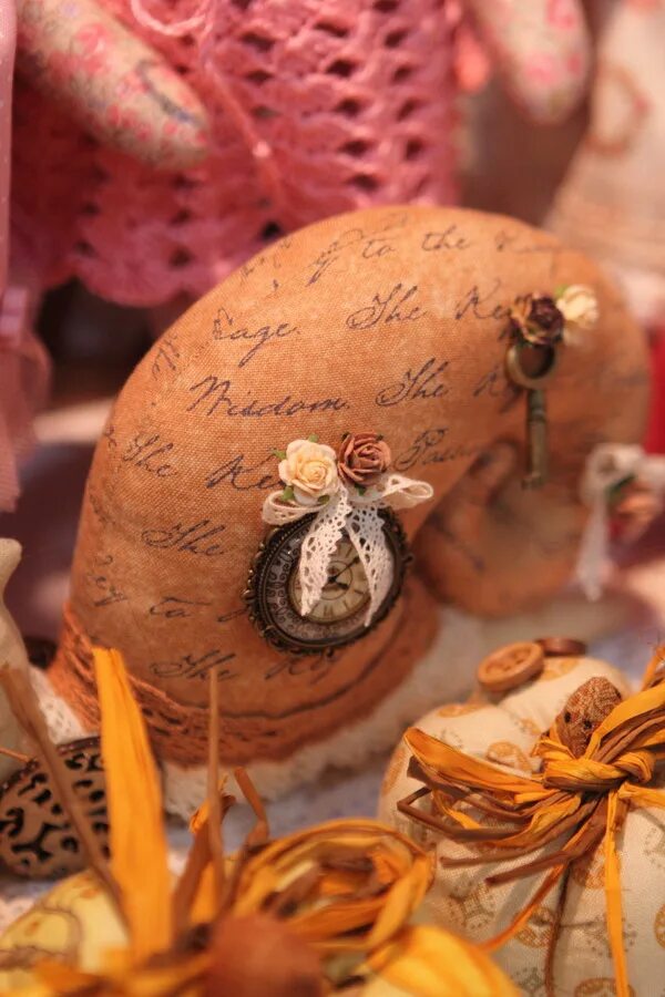 Осеннее рукоделие. Рукоделия осень. Осенние венки на дверь. Поделки рукодельница осень. Рукоделия осень.