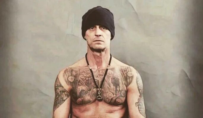 Даши после битвы экстрасенсов. Свами даши битва. свами даши битва экстрасенсов. петр смирнов экстрасенс. свами даши 2025.