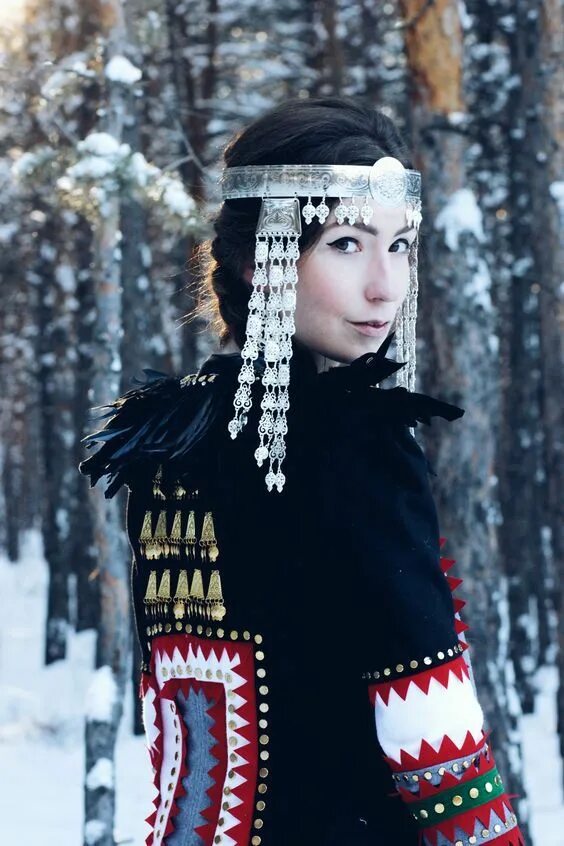 Манси девушки. Якуты, ханты, манси. сорнинайн манси. якуты народ.
