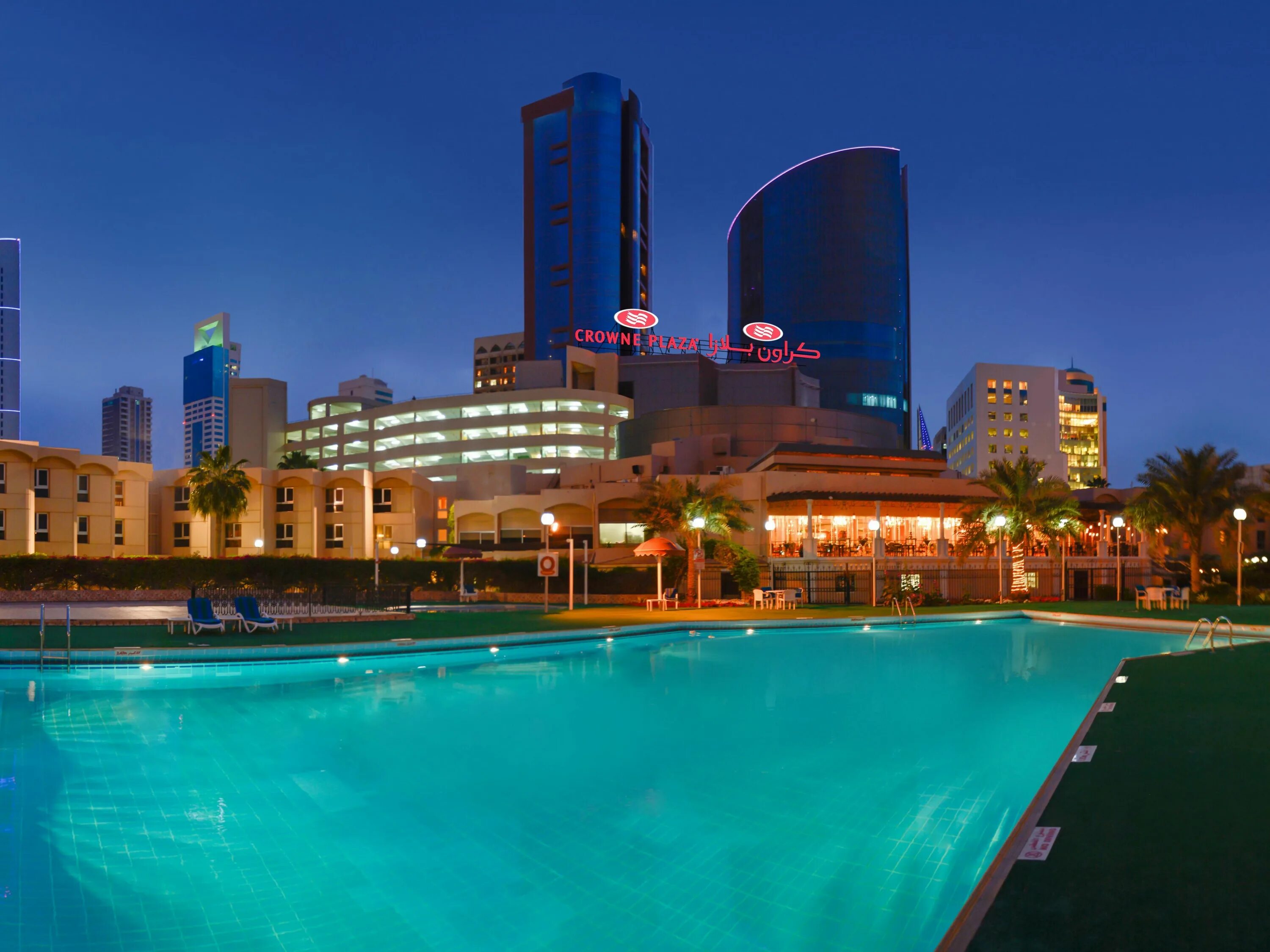 Бахрейн beach plaza. Бахрейн авиабилеты. Манама бахрейн пляж. Бахрейн фото улиц. Королевство бахрейн пляжи.