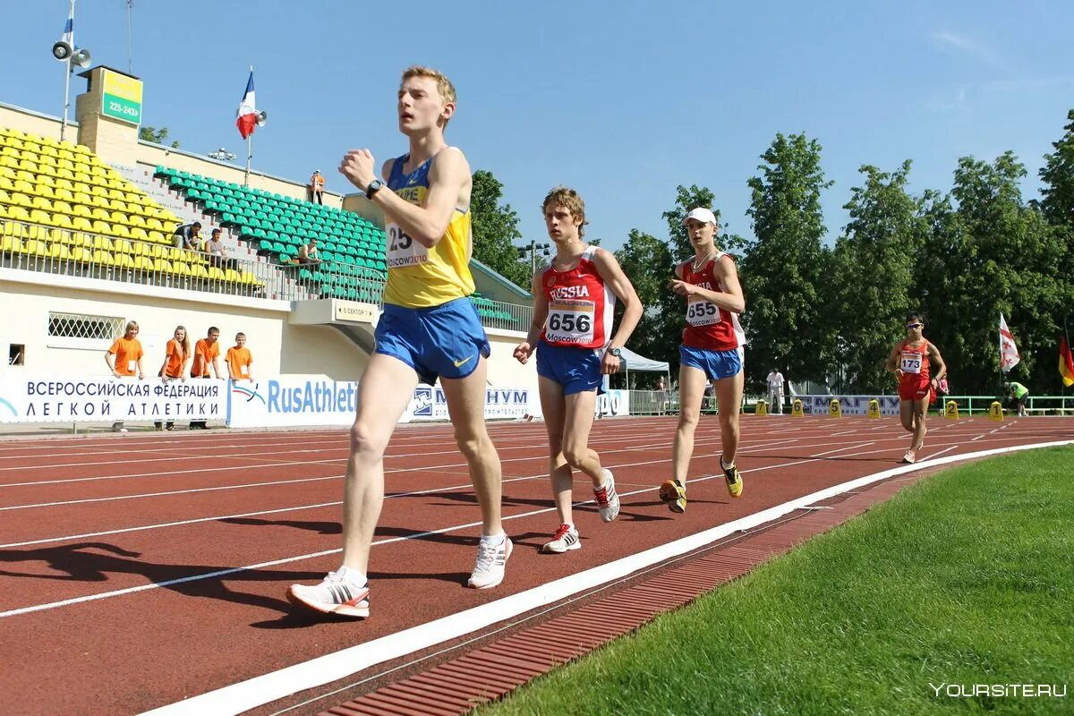 Спортивная на 20 км. Спортивная ходьба в легкой атлетике. Спортивная ходьба в легкой атлетике картинки. Легкоатлетическая ходьба. Спортивная ходьба соревнования.