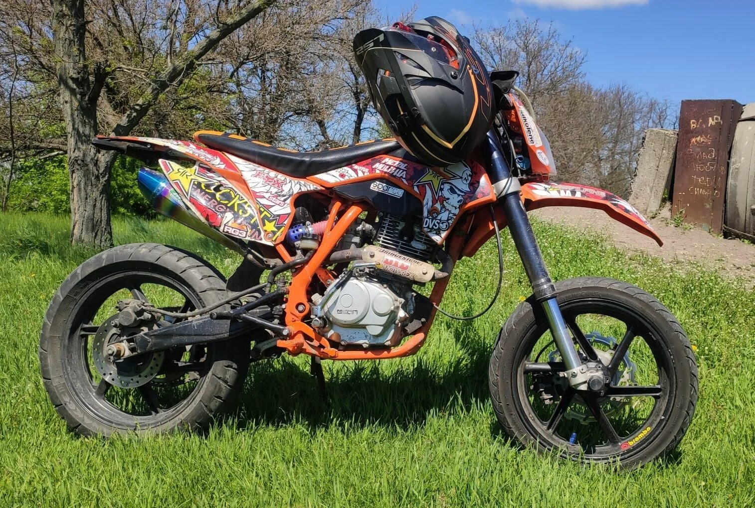 Мотард 21 18. Резина мотард. Мотарды на эндуро 17 17. Regulmoto zr250 мотард супермото. Сузуки 400 кубов эндуро.