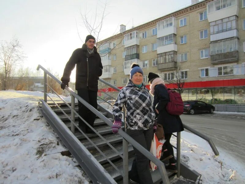Новости медицины златоуст. Златоустовская новости. Акция аллея памяти. Молодая семья. Помощник депутата златоуст.