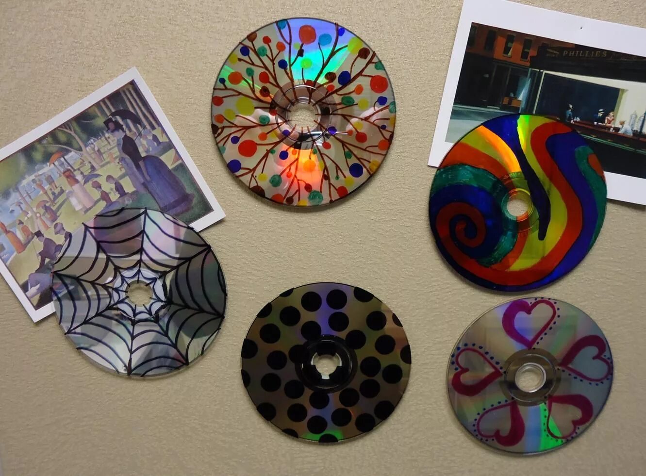 подставки из сд дисков своими. рукоделия дисков. поделки из старых дисков своими руками. оригинальные поделки из ниток. поделки из дисков и ниток.