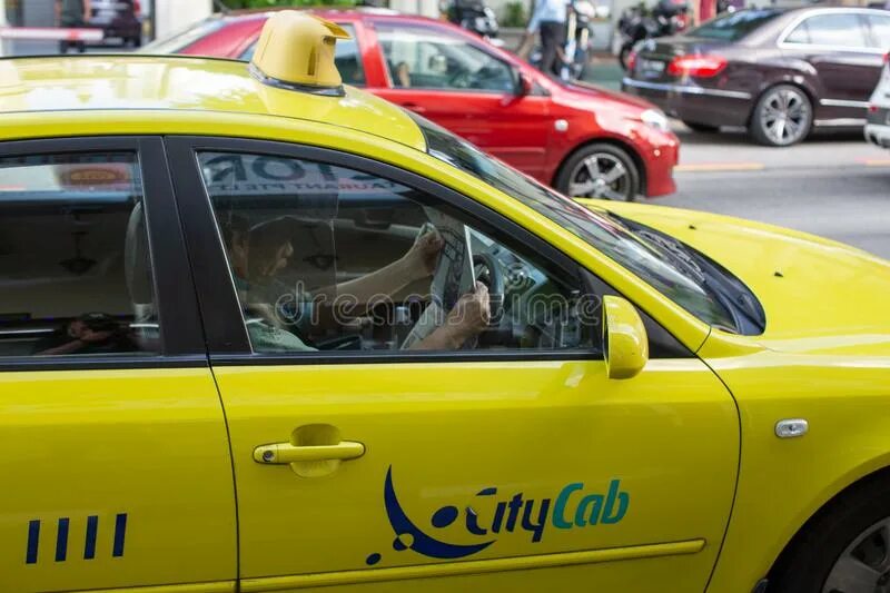 Злой таксист. Таксист читать. Водитель такси. Водитель. Водитель такси.