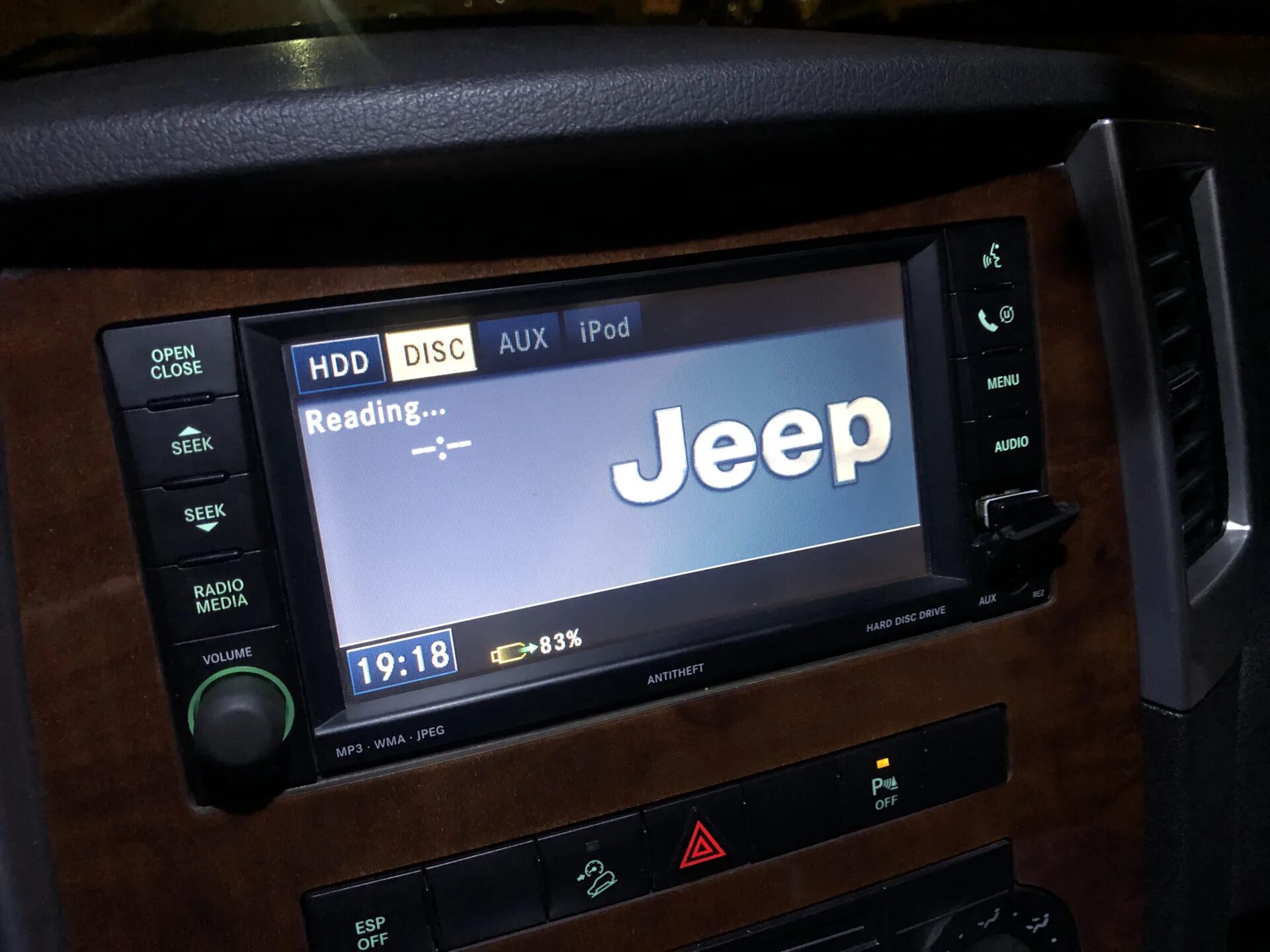 Магнитолы jeep grand cherokee. Магнитола jeep grand cherokee wk. Grand cherokee 2008 магнитола. Магнитола джип гранд чероки wk2. Магнитола джип гранд чероки wk2.