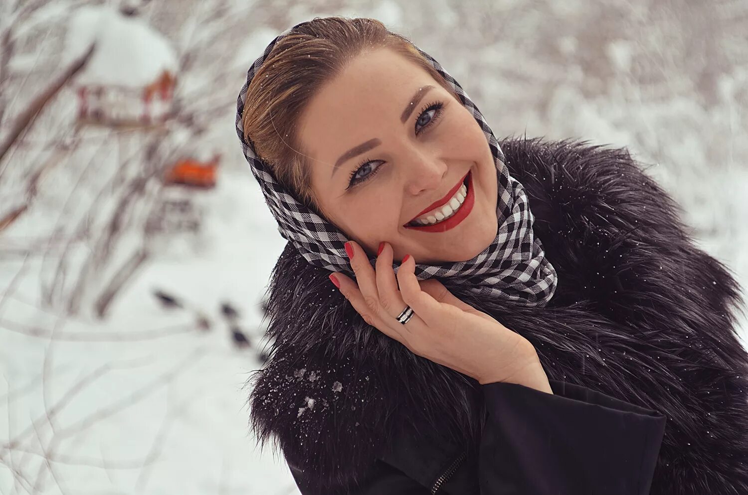 красивая девушка зима. женщина в шубе. девушка зимой в лесу. взрослая женщина зимой. зимний портрет женщины.