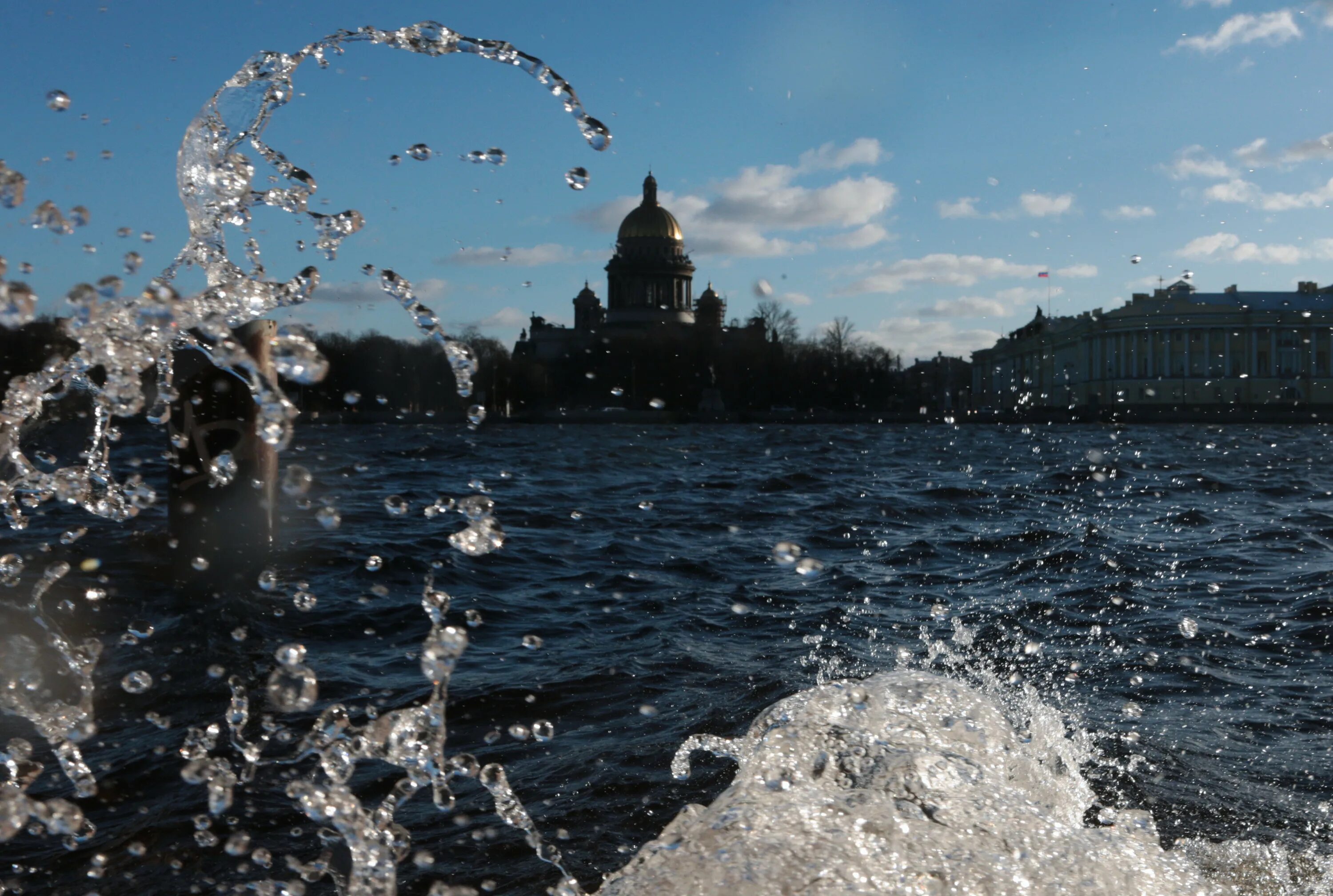 Водные богатства санкт петербурга. Петербург с воды. Петербург с воды прекрасен. Наводнение в Санкт-Петербурге.